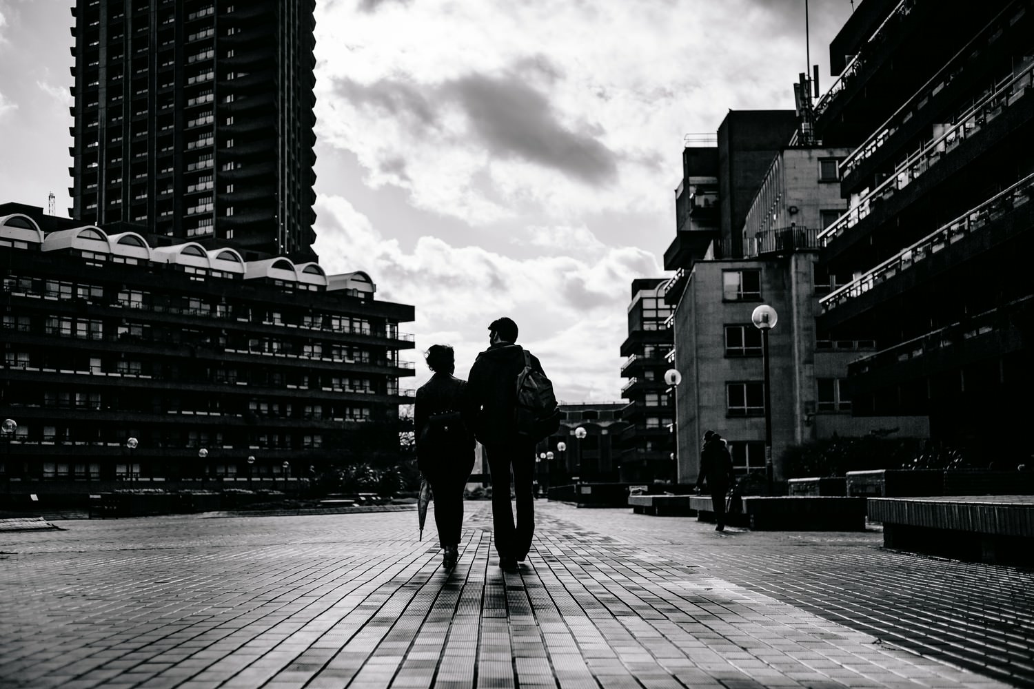 Relaxed engagement and couples photography in Barbican, London