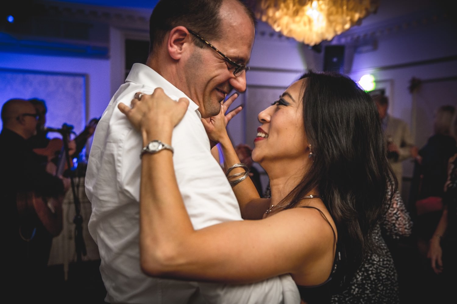 Relaxed wedding photography at Belair House, London