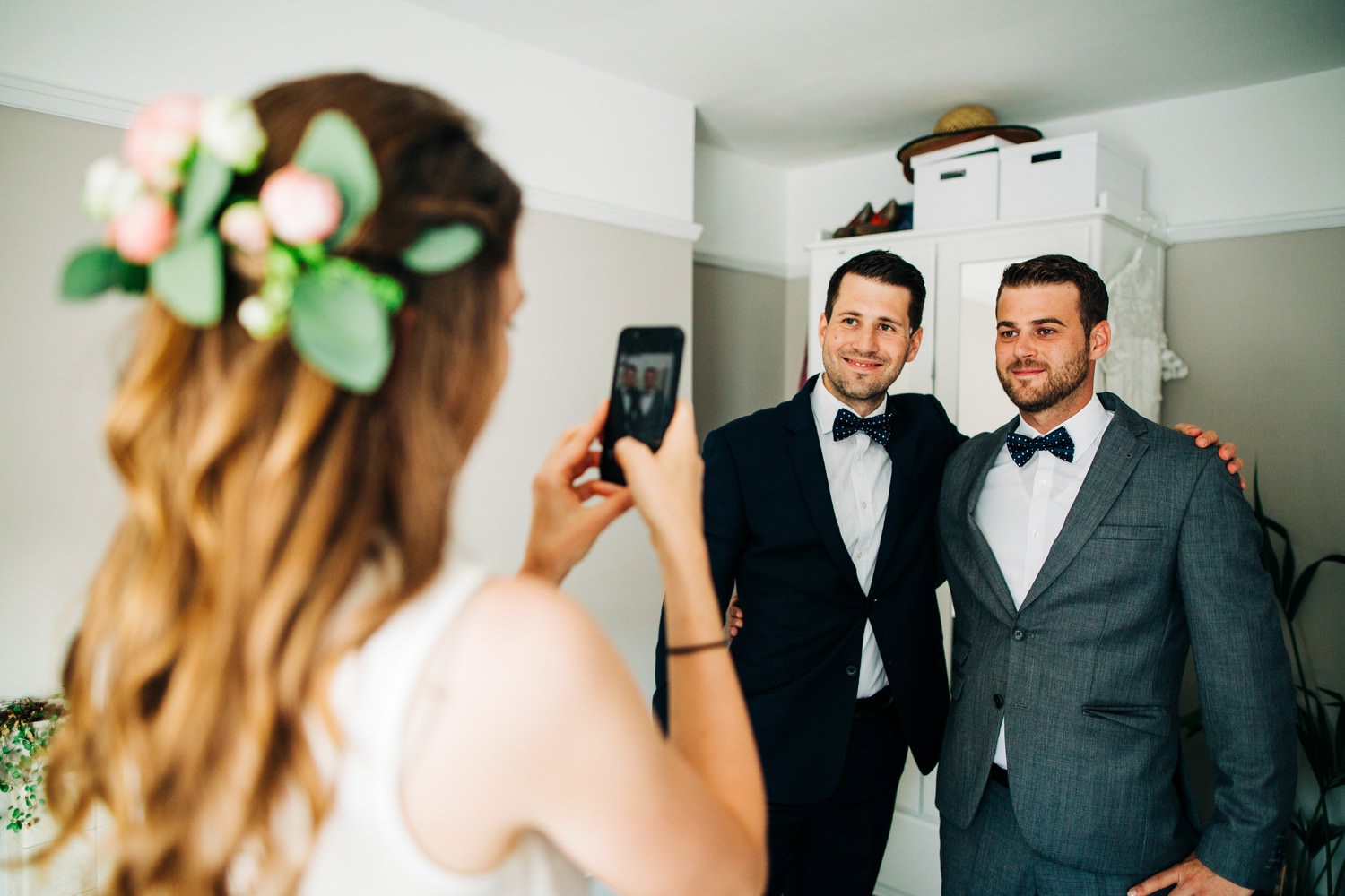 Relaxed pub wedding photography in Edinburgh