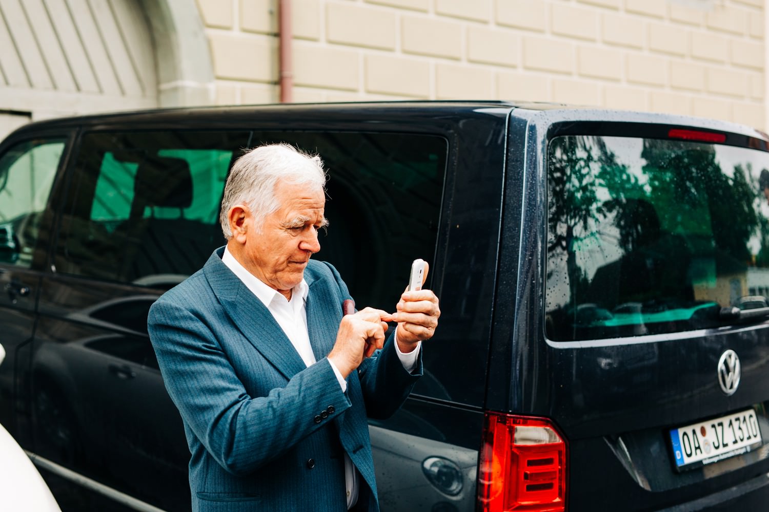 Relaxed elopement and small ceremony wedding photography in Edinburgh